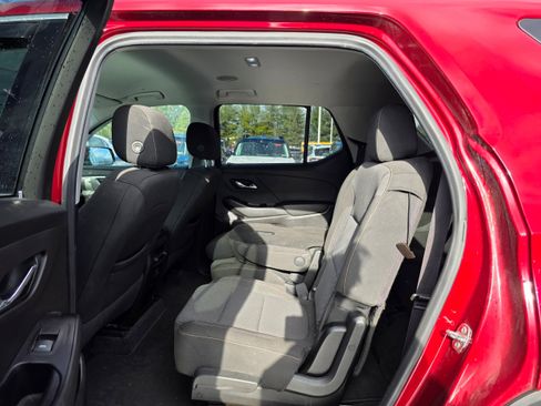 Used 2020 Chevrolet Traverse LT image 9