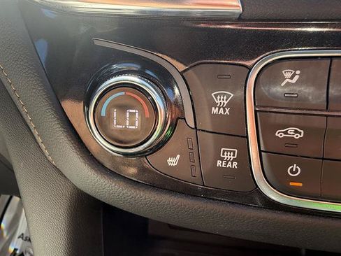 Used 2024 Chevrolet Equinox Premier AWD/4WD image 42