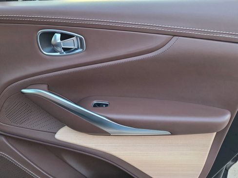 Used 2022 Aston Martin DBX image 31