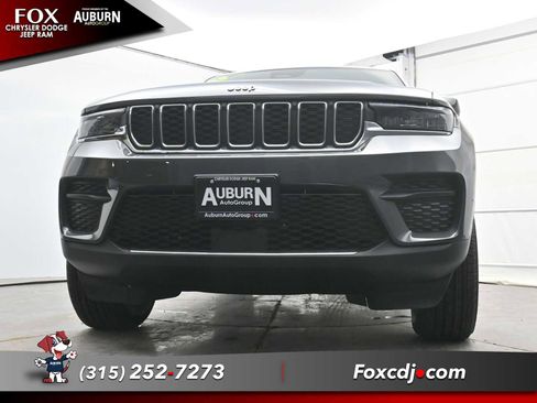 New 2025 Jeep Grand Cherokee Laredo X w/ Luxury Tech Group I image 17