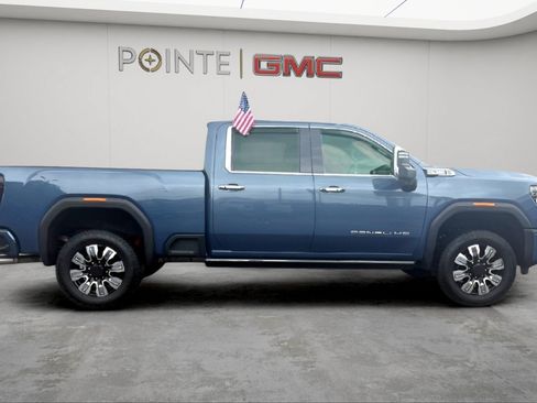 Used 2024 GMC Sierra 2500 Denali w/ Denali Reserve Package AWD/4WD image 9