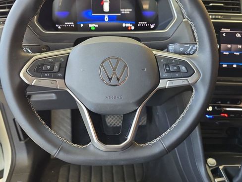 Used 2024 Volkswagen Tiguan SE AWD/4WD image 27