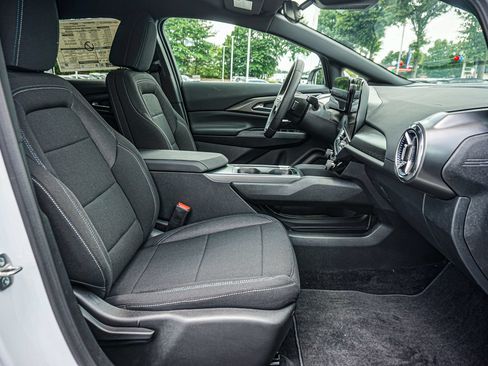 New 2026 Chevrolet Equinox EV LT FWD image 18