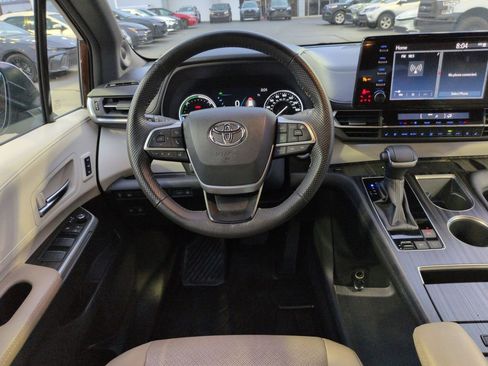 Used 2024 Toyota Sienna Limited image 13