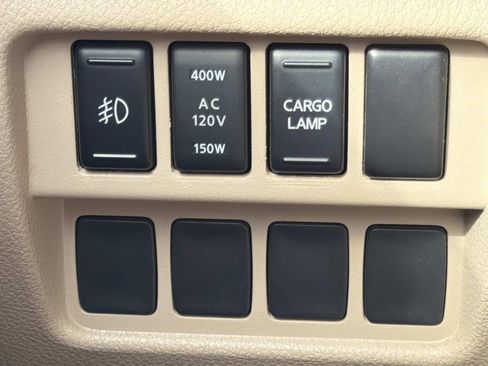 Used 2017 Nissan Titan SV image 18