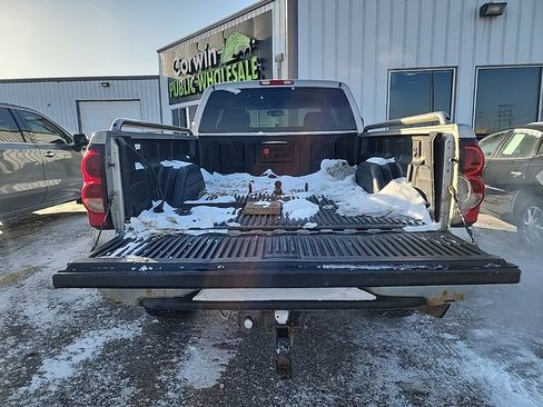 Used 2004 Chevrolet Silverado 2500 LS w/ Heavy-Duty Power Package image 4