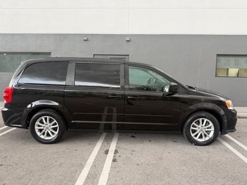 Used 2016 Dodge Grand Caravan SXT w/ Rear Park Assist Package FWD image 9