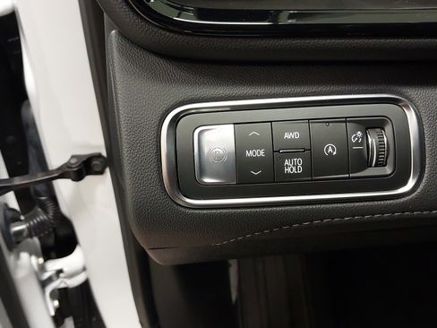 Used 2025 Buick Enclave Preferred AWD/4WD image 23