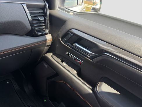 Used 2023 GMC Sierra 1500 AT4 w/ AT4 Premium Package AWD/4WD image 17