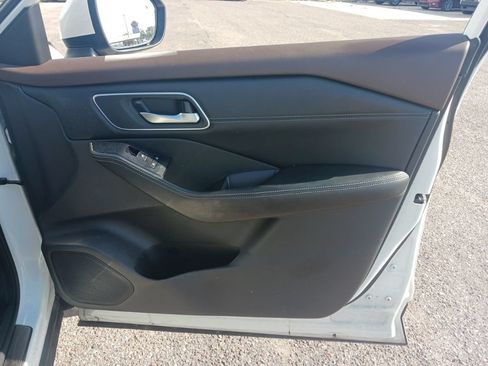 Used 2021 Nissan Rogue Platinum FWD image 17