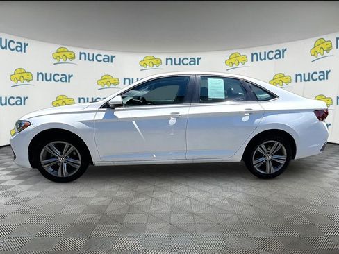 Used 2023 Volkswagen Jetta SE w/ Panoramic Sunroof Package FWD image 4