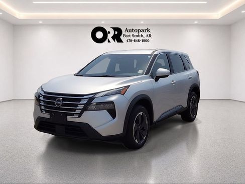 Used 2025 Nissan Rogue SV FWD image 2