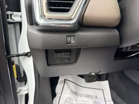 Used 2024 GMC Canyon Denali AWD/4WD image 19