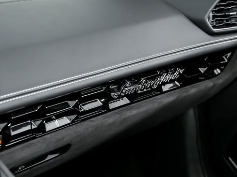 Used 2022 Lamborghini Huracan EVO RWD image 35