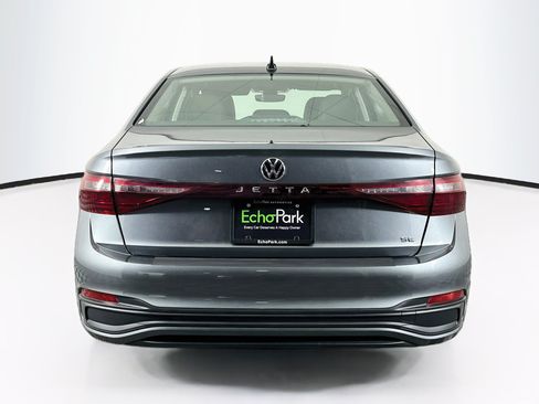Used 2025 Volkswagen Jetta SE FWD image 7