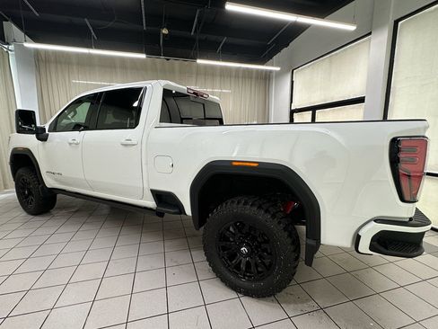 Used 2024 GMC Sierra 2500 AT4 w/ AT4 Premium Plus Package AWD/4WD image 12