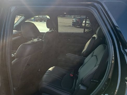 Used 2025 Honda Pilot TrailSport image 12