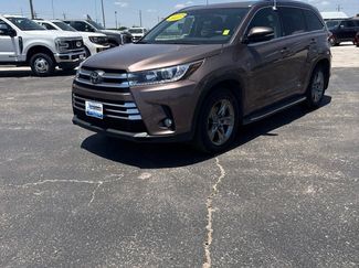 Used 2017 Toyota Highlander Limited Platinum AWD/4WD video 1