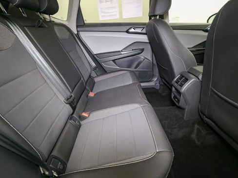 Used 2023 Volkswagen Taos SE image 23