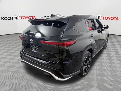 Used 2022 Toyota Highlander XSE AWD/4WD image 8