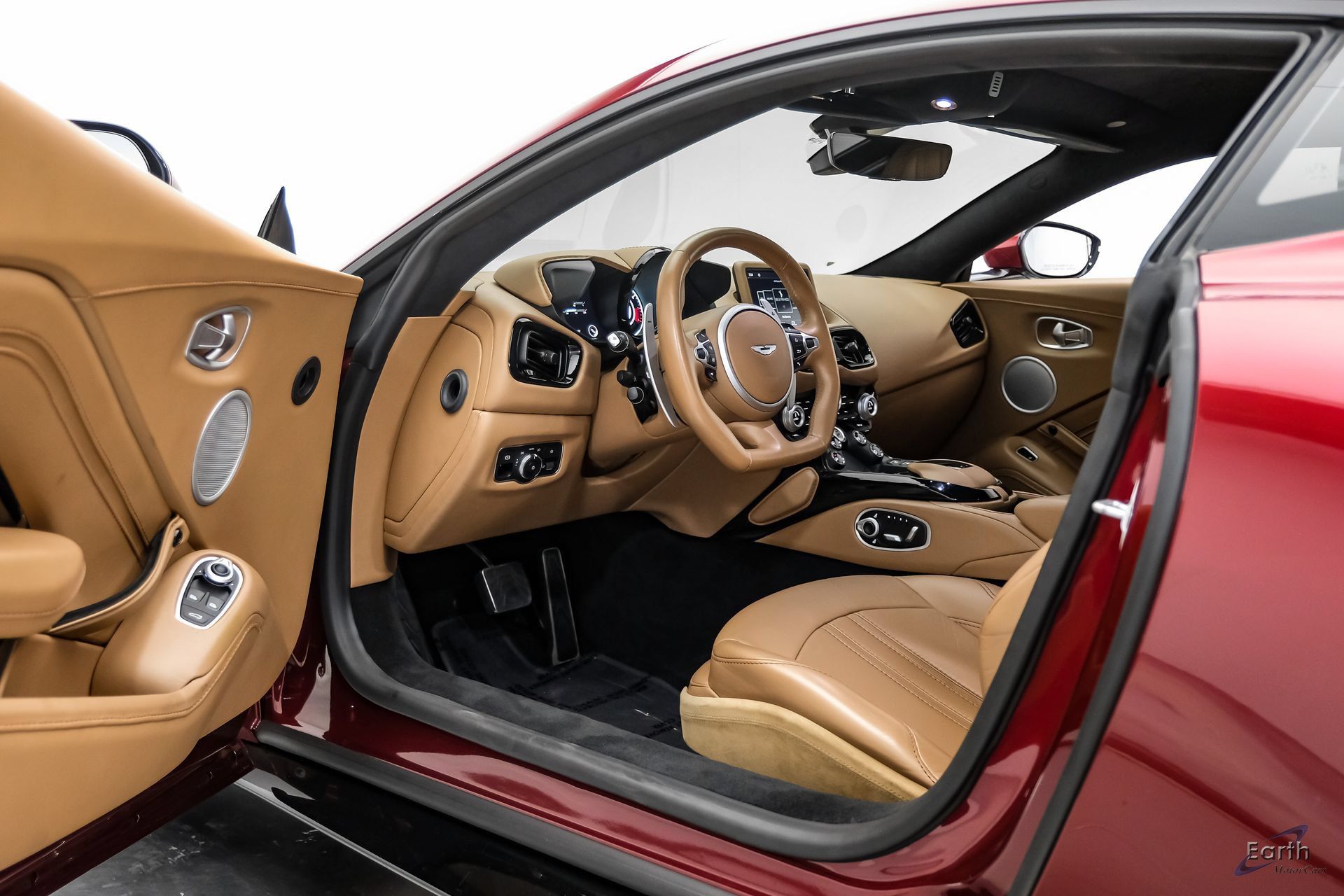 Used 2020 Aston Martin V8 Vantage Coupe RWD image 38