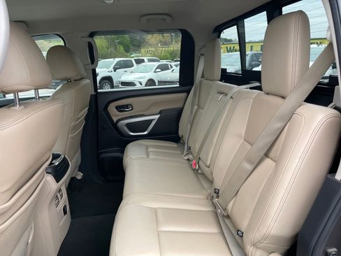 Used 2016 Nissan Titan SL image 22