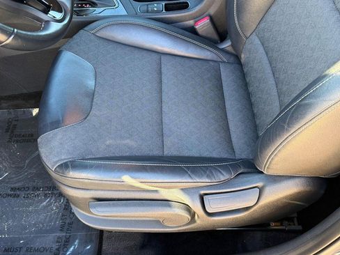 Used 2019 Kia Niro EX image 16