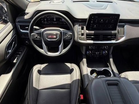 Used 2023 GMC Yukon XL SLT AWD/4WD image 16