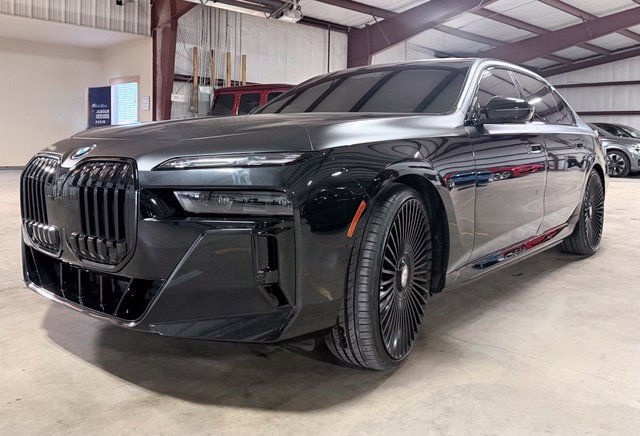 Used 2024 BMW i7 eDrive50 w/ M Sport Package RWD image 10