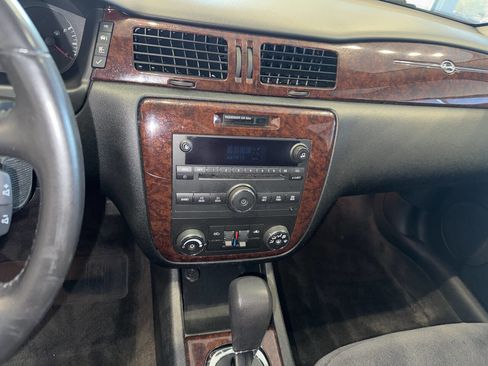 Used 2011 Chevrolet Impala LT image 24