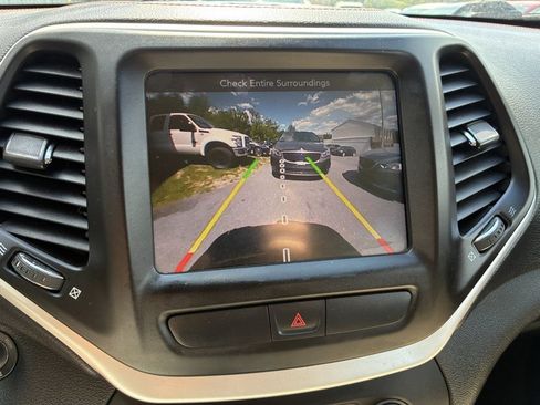 Used 2015 Jeep Cherokee Limited w/ Trailer Tow Group AWD/4WD image 12
