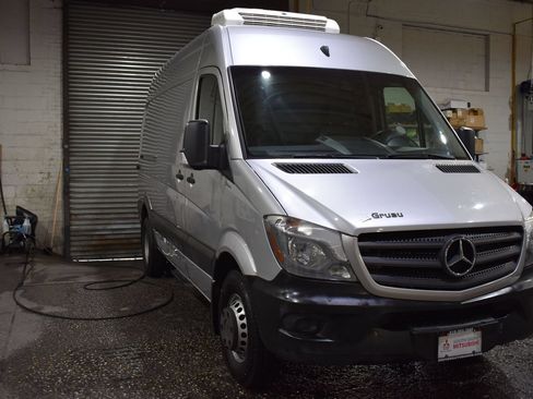 Used 2017 Mercedes-Benz Sprinter 3500 image 7