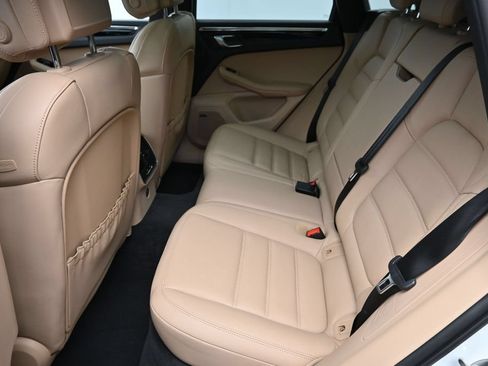 Certified 2025 Porsche Macan AWD/4WD image 7