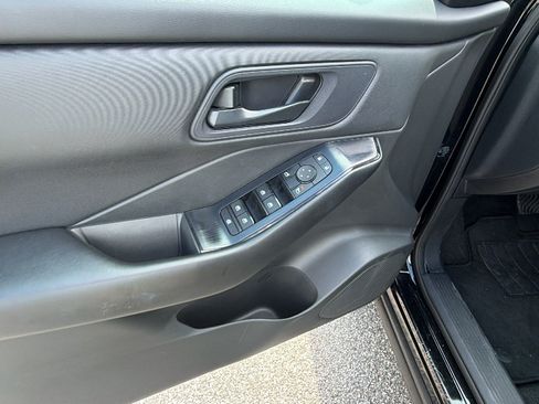 Used 2024 Nissan Rogue S AWD/4WD image 15