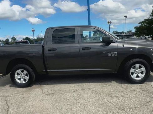 Used 2022 RAM 1500 Classic SLT image 32