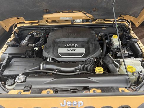 Used 2014 Jeep Wrangler Unlimited Rubicon AWD/4WD image 21