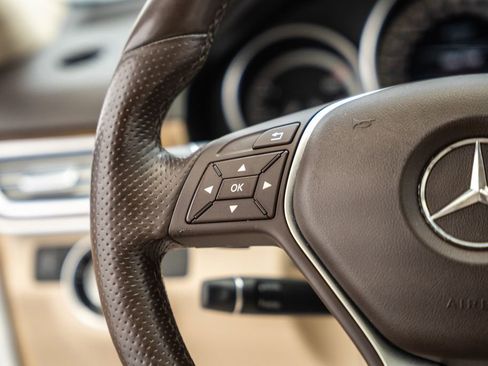 Used 2016 Mercedes-Benz E 350 4MATIC Sedan image 29