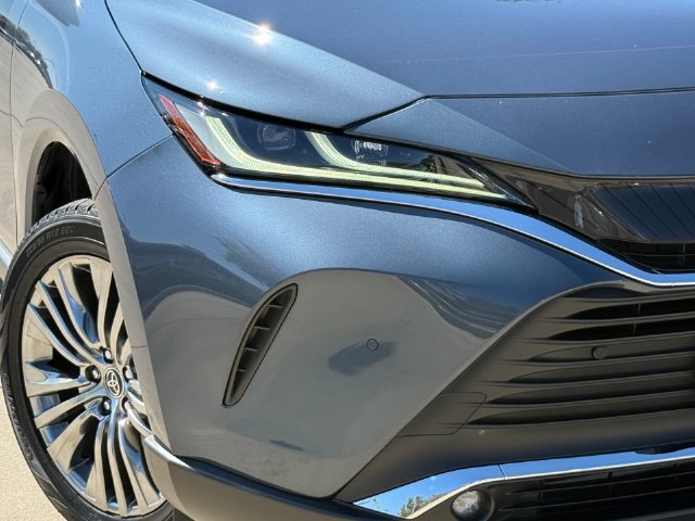 Used 2023 Toyota Venza XLE AWD/4WD image 6