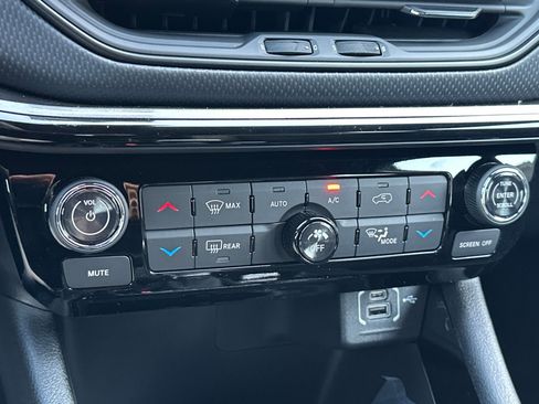 New 2026 Jeep Compass Latitude w/ Sun and Sound Group image 20