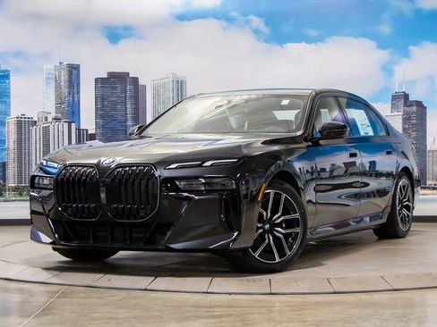 Used 2025 BMW i7 xDrive60 image 2