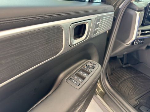 Used 2025 Hyundai Santa Fe Limited image 11