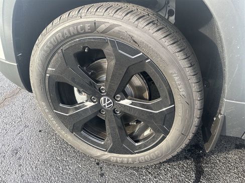 New 2026 Volkswagen Taos SEL image 8