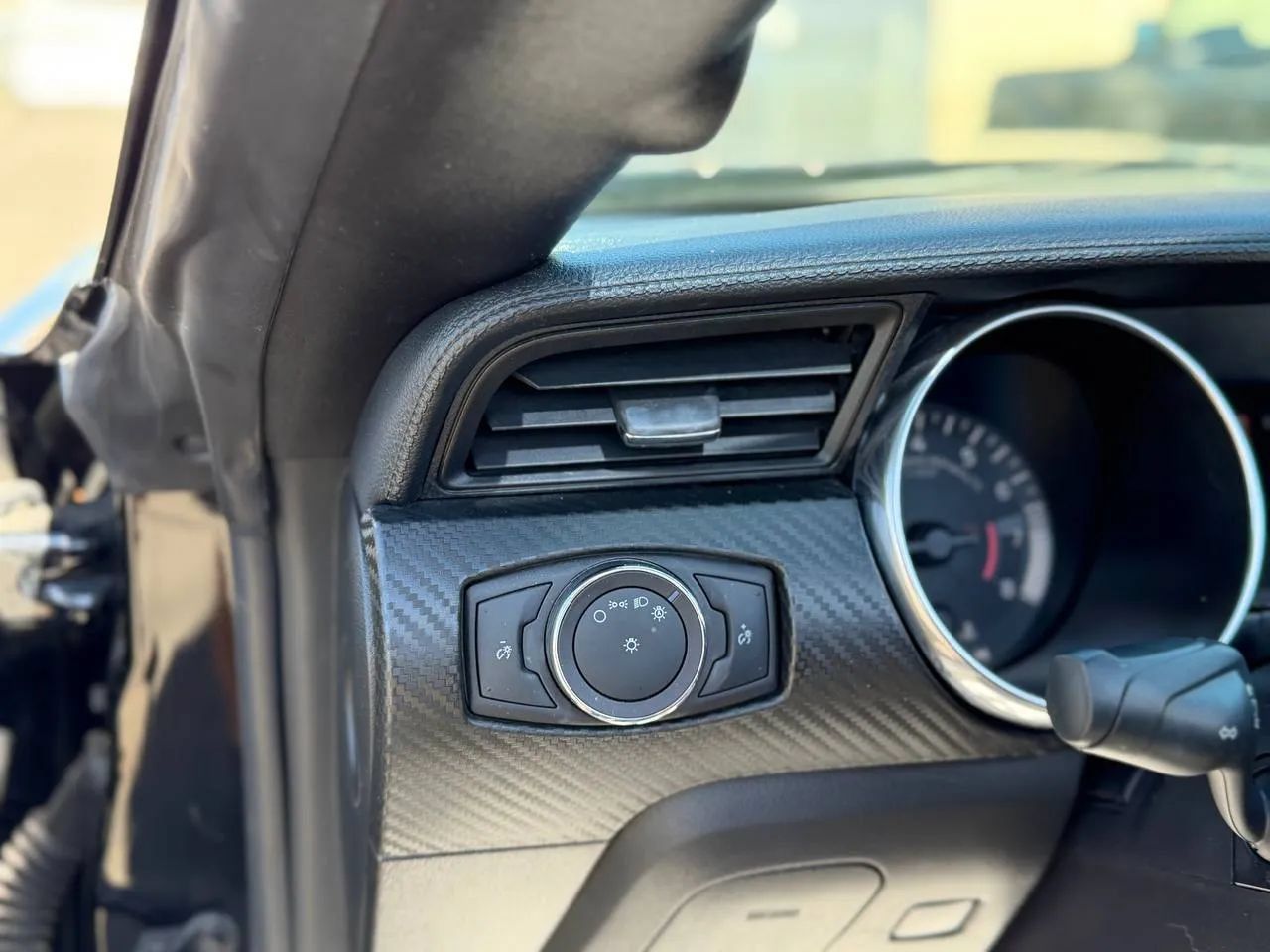 Used 2018 Ford Mustang Convertible RWD image 37