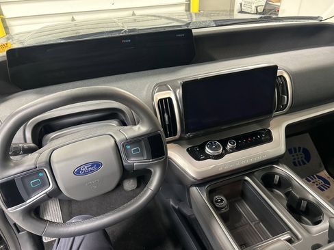 Used 2025 Ford Expedition Max Active image 7