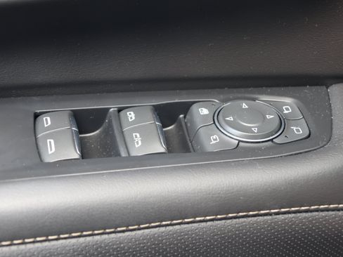 Used 2025 Chevrolet Tahoe Premier AWD/4WD image 14