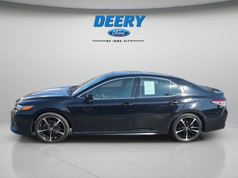 Used 2019 Toyota Camry XSE FWD image 2