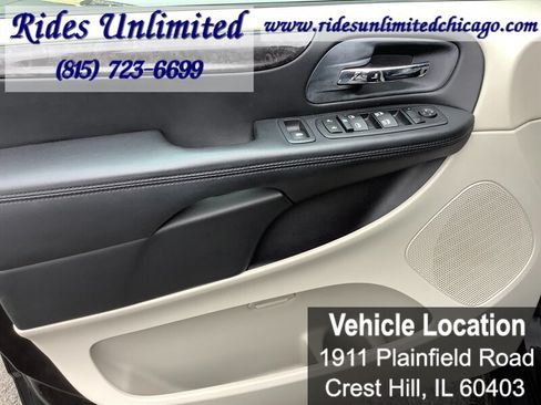 Used 2012 Dodge Grand Caravan SXT w/ Entertainment Group 1 FWD image 11