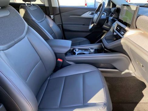 Used 2025 Ford Explorer Active w/ Active Comfort Package image 24