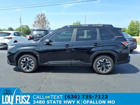 Used 2025 Subaru Forester Premium AWD/4WD image 4