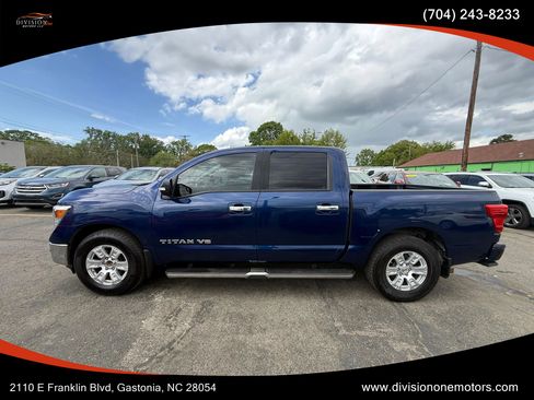 Used 2019 Nissan Titan SV w/ SV Convenience Package image 7